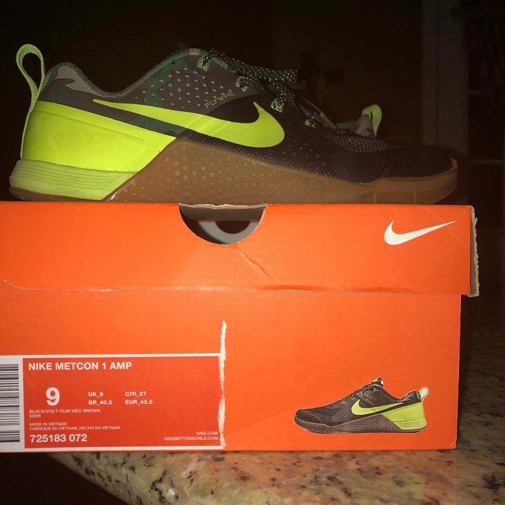 Workout shoes